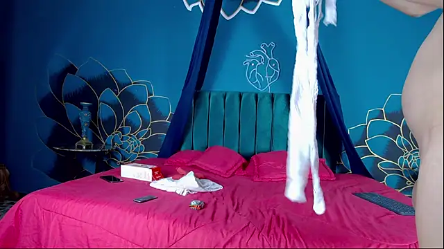 Maylu Fox online show from October 2025 12:28:02 PM