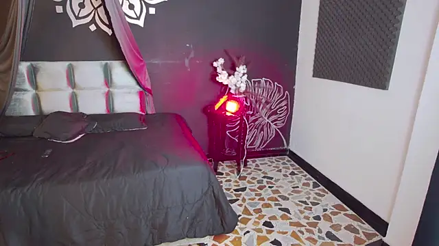 Snapshot of Maylu_Fox chatting on November 2025 12:43:02 PM Maylu Fox online show from November 2025 12:43:02 PM