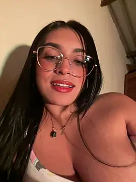 Snapshot of Linda_Saenz_ chatting on June 2026 07:52:01 AM Linda Saenz online show from June 2026 07:52:01 AM