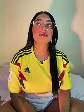 Snapshot of Linda_Saenz_ chatting on June 2026 11:04:02 PM Linda Saenz online show from June 2026 11:04:02 PM