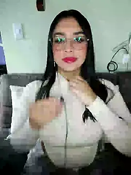Snapshot of Linda_Saenz_ chatting on October 2025 07:24:01 PM Linda Saenz online show from October 2025 07:24:01 PM