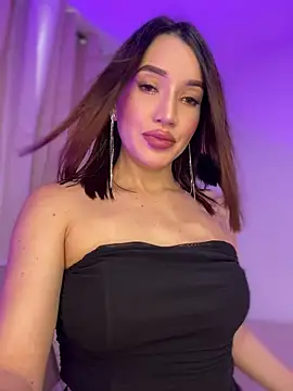 Bella-taylorr online show from May 2026 11:44:01 AM