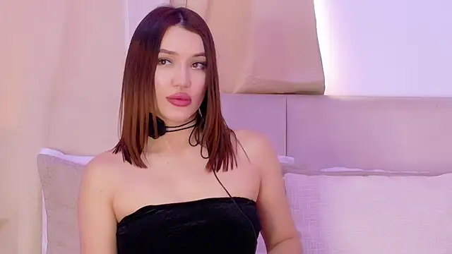Snapshot of Bella-taylorr chatting on July 2026 01:04:02 PM Bella-taylorr online show from July 2026 01:04:02 PM