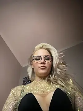 April Purr online show from November 2025 07:33:02 AM