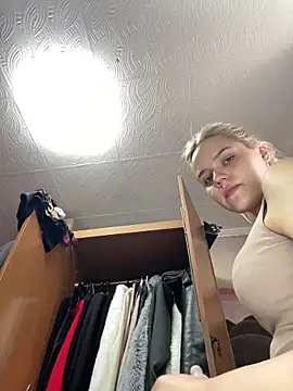 April Purr online show from May 2026 07:38:02 AM
