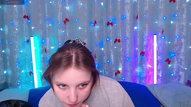 Leonaalove online show from February 2026 12:12:02 PM