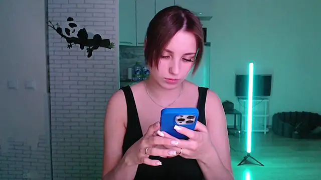 Leonaalove online show from March 2026 04:29:02 PM