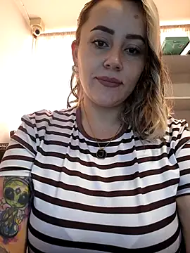 Snapshot of CurvyLust_x chatting on November 2025 03:49:02 PM CurvyLust x online show from November 2025 03:49:02 PM