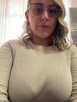 Snapshot of CurvyLust_x chatting on December 2025 01:37:02 PM CurvyLust x online show from December 2025 01:37:02 PM