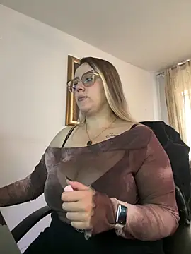 Snapshot of CurvyLust_x chatting on May 2026 01:52:02 PM CurvyLust x online show from May 2026 01:52:02 PM