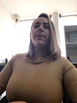 CurvyLust x online show from September 2025 04:01:01 PM