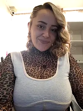 CurvyLust x online show from September 2025 02:45:01 PM