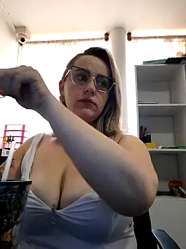 Snapshot of CurvyLust_x chatting on October 2025 02:16:01 PM CurvyLust x online show from October 2025 02:16:01 PM