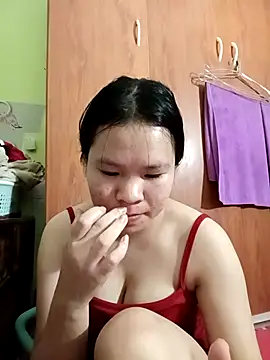 emyeuhss online show from October 2025 07:47:02 PM
