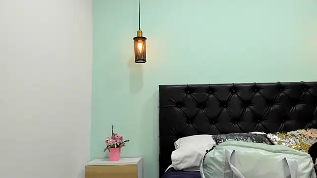 Snapshot of Marianee_Rousse chatting on November 2025 10:32:01 PM Marianee Rousse online show from November 2025 10:32:01 PM