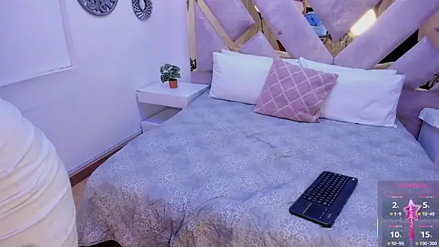 Snapshot of Marianee_Rousse chatting on September 2025 10:04:02 PM Marianee Rousse online show from September 2025 10:04:02 PM