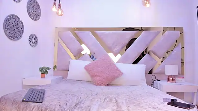 Snapshot of Marianee_Rousse chatting on October 2025 10:10:02 PM Marianee Rousse online show from October 2025 10:10:02 PM