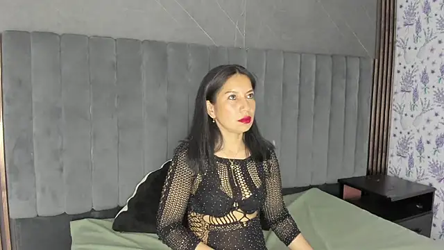 Megan Collinss  online show from December 2025 08:04:02 PM