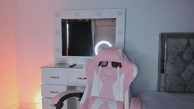 lovingdarcy  online show from November 2025 01:27:02 PM