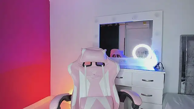 Snapshot of lovingdarcy_ chatting on July 2026 11:20:02 AM lovingdarcy online show from July 2026 11:20:02 AM