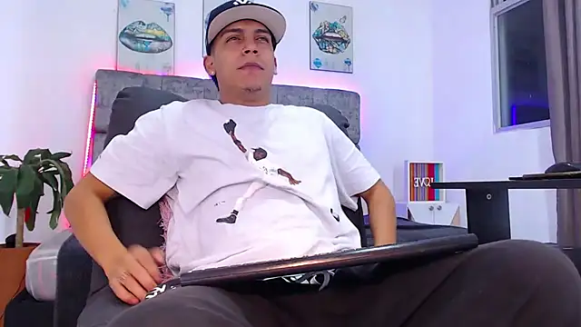 david santos16 online show from November 2025 11:54:01 PM