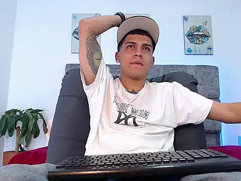 david santos16 online show from September 2025 11:43:01 PM