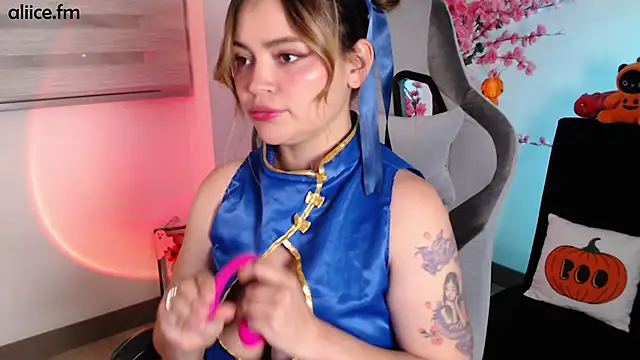 aliiceFM online show from October 2025 02:19:01 AM