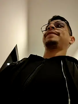 Juann-cock online show from November 2025 05:02:01 PM