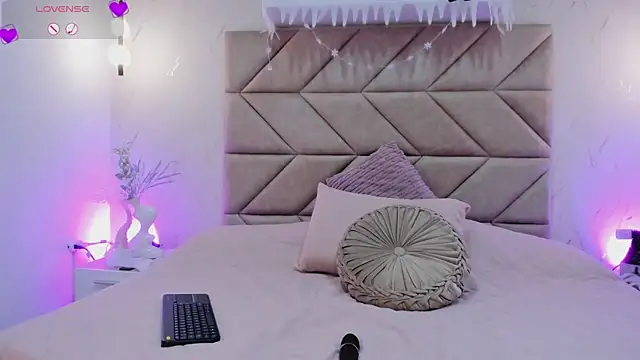 ValeryyWilliams online show from November 2025 01:45:02 PM