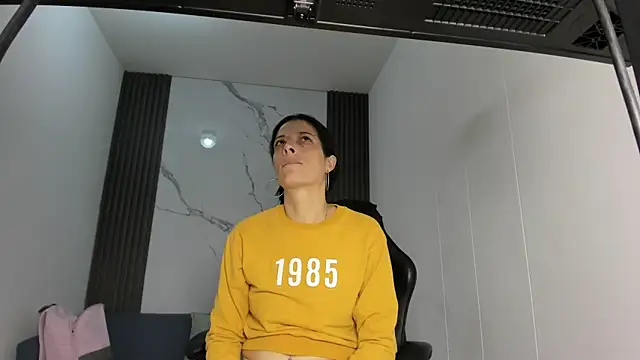 Snapshot of ShaunaDream chatting on September 2025 02:51:02 AM ShaunaDream online show from September 2025 02:51:02 AM