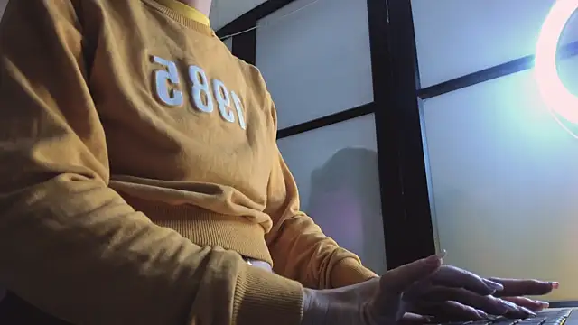 Snapshot of ShaunaDream chatting on September 2025 03:39:02 AM ShaunaDream online show from September 2025 03:39:02 AM