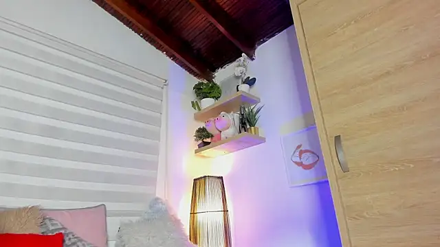 sara madrid online show from March 2026 11:44:02 AM