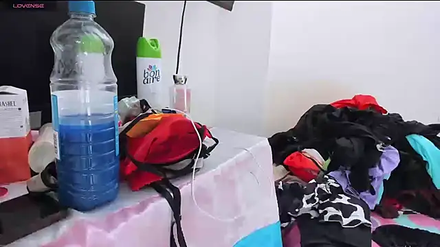 Snapshot of zou_quira chatting on November 2025 12:48:02 PM zou quira online show from November 2025 12:48:02 PM