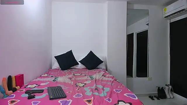 Snapshot of zou_quira chatting on December 2025 03:33:02 PM zou quira online show from December 2025 03:33:02 PM