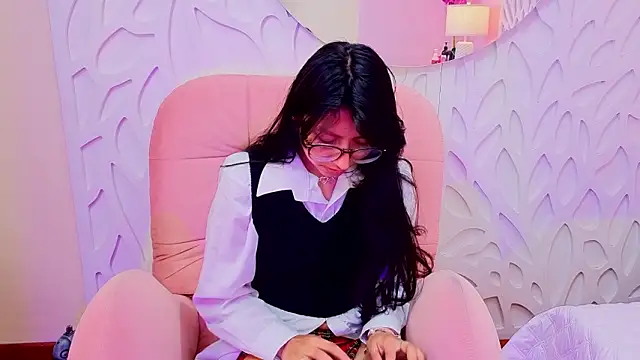 Snapshot of VioletxBloom chatting on February 2026 07:47:01 PM VioletxBloom online show from February 2026 07:47:01 PM