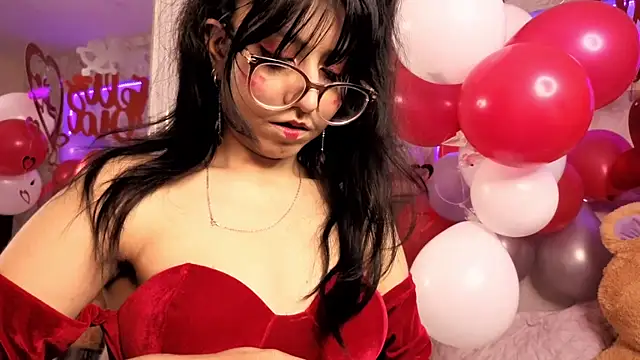 Snapshot of VioletxBloom chatting on February 2026 07:47:01 PM VioletxBloom online show from February 2026 07:47:01 PM