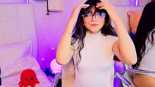 Snapshot of VioletxBloom chatting on January 2026 07:29:01 PM VioletxBloom online show from January 2026 07:29:01 PM