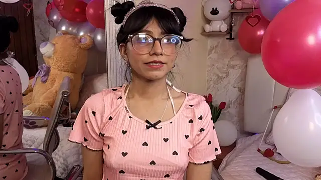 Snapshot of VioletxBloom chatting on February 2026 07:36:02 PM VioletxBloom online show from February 2026 07:36:02 PM