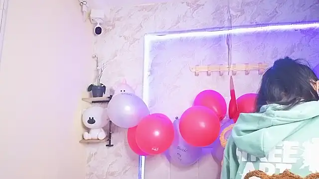 Snapshot of VioletxBloom chatting on February 2026 03:42:01 PM VioletxBloom online show from February 2026 03:42:01 PM