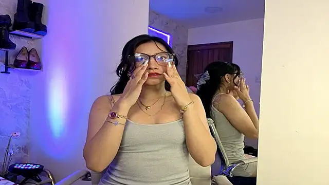 Snapshot of VioletxBloom chatting on December 2025 08:09:02 PM VioletxBloom online show from December 2025 08:09:02 PM