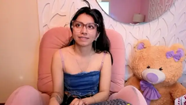 VioletxBloom online show from April 2026 12:07:02 PM