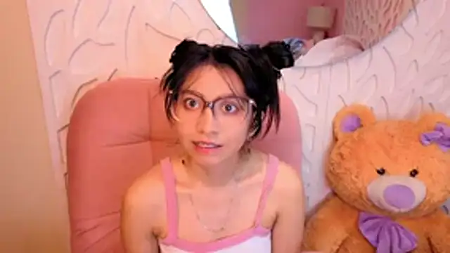 VioletxBloom online show from April 2026 01:29:01 PM