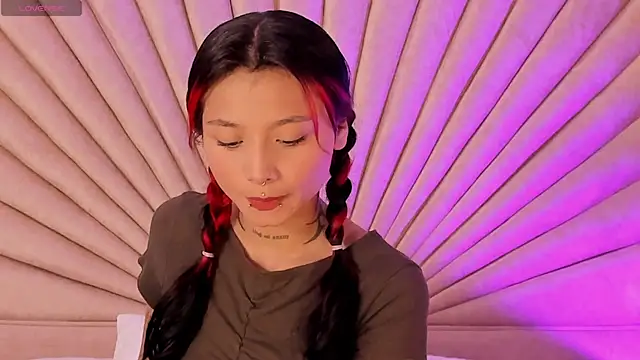 EmaDuff online show from October 2025 11:33:02 AM