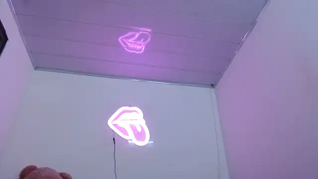 Snapshot of valerii_fox_69 chatting on December 2025 05:08:01 AM valerii fox 69 online show from December 2025 05:08:01 AM