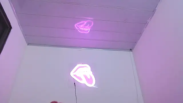 Snapshot of valerii_fox_69 chatting on February 2026 11:23:01 PM valerii fox 69 online show from February 2026 11:23:01 PM