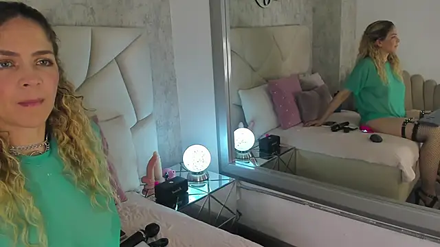 Velora   online show from December 2025 03:49:02 AM