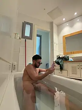 husbandandwifetobe online show from December 2025 01:14:02 PM