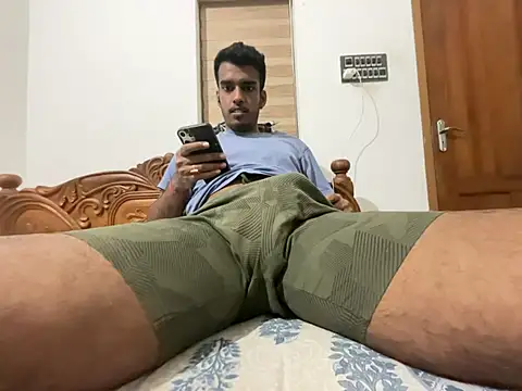 nivedthomas01 online show from February 2026 05:45:02 PM