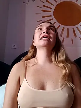 Snapshot of KisaVixen chatting on October 2025 06:35:02 AM KisaVixen online show from October 2025 06:35:02 AM