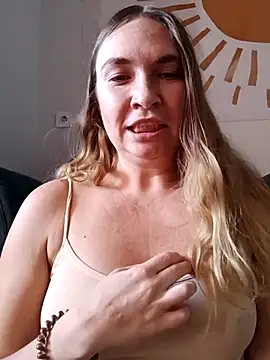 Snapshot of KisaVixen chatting on October 2025 12:15:01 PM KisaVixen online show from October 2025 12:15:01 PM